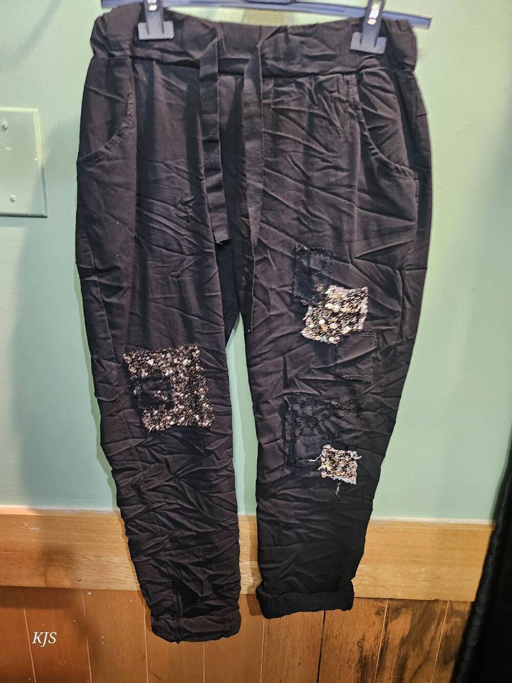 NEW MADE IN ITALY women's embroidered italian crinkle joggers in black
